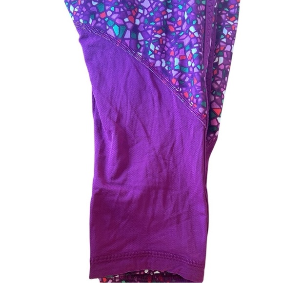 Lululemon Real Quick Crop Paradise Camo Royal Plum Size 4 - Picture 10 of 11